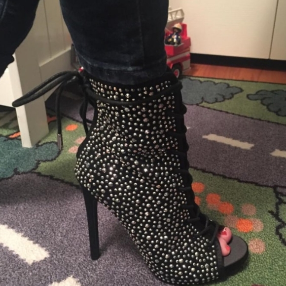 Mackenzie studded black booties💋💋💋💋 - Picture 2 of 4